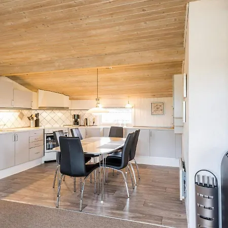 Holiday home Holiday Henne Lxvii *